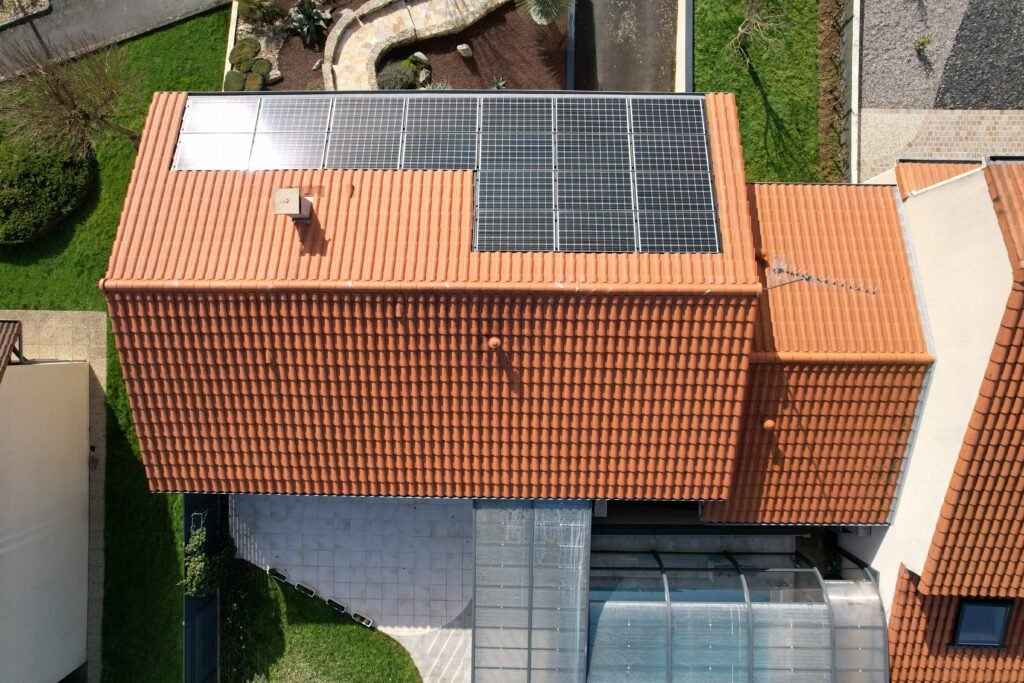 Après : tuiles canal et panneaux solaires traités par drone à Cholet
